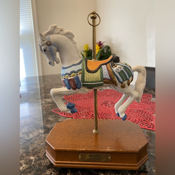 VINTAGE CAROUSEL HORSE FIGURINE 🎠 - Picture 2 of 16